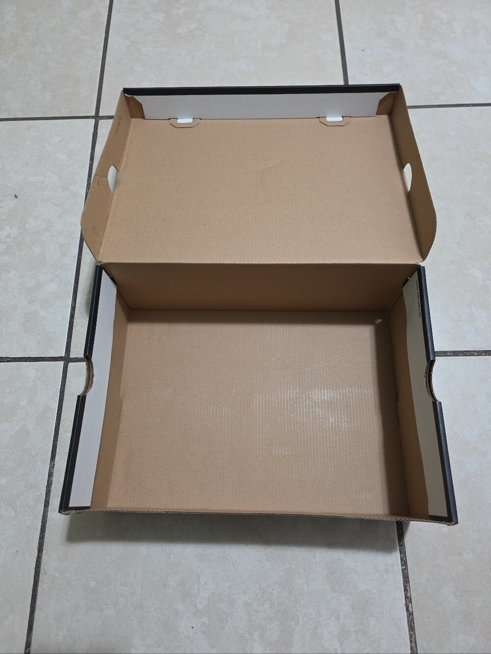 Empty Shoe Box - Picture 6 of 6